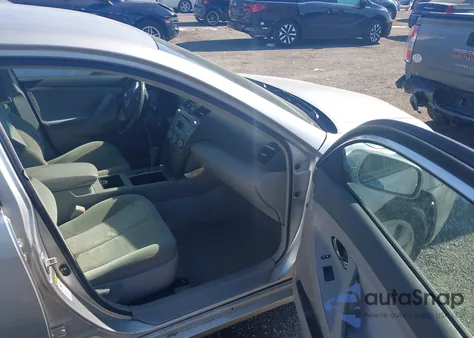 2009 Toyota Camry Le z USA, uszkodzony, nr VIN 4T1BE46K79U369157